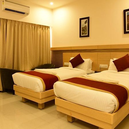 העיר בנגלור Hotel U.T.Elite מראה חיצוני תמונה