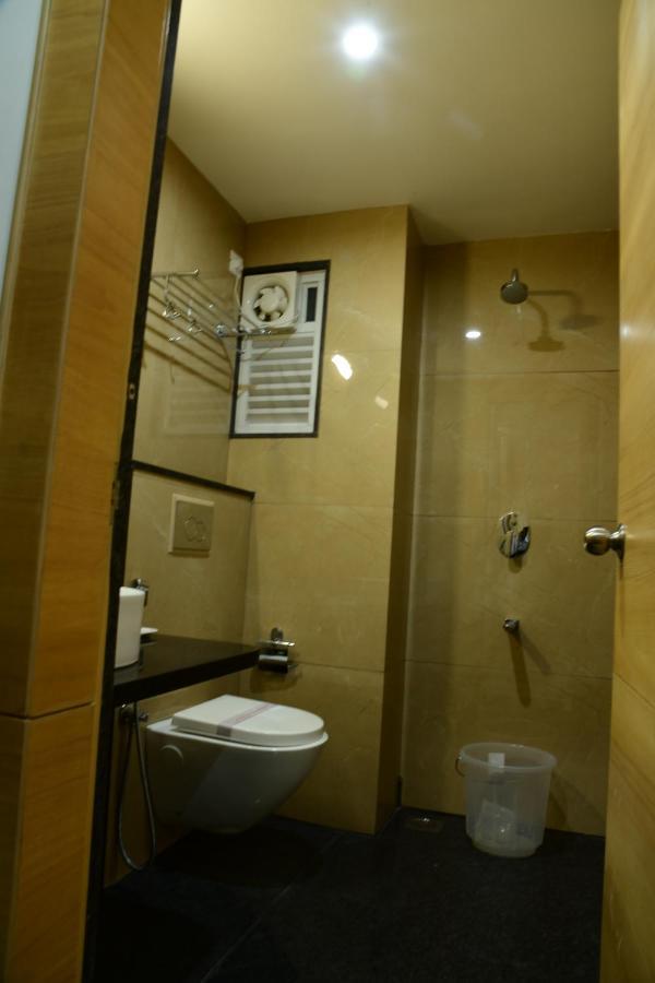 העיר בנגלור Hotel U.T.Elite מראה חיצוני תמונה