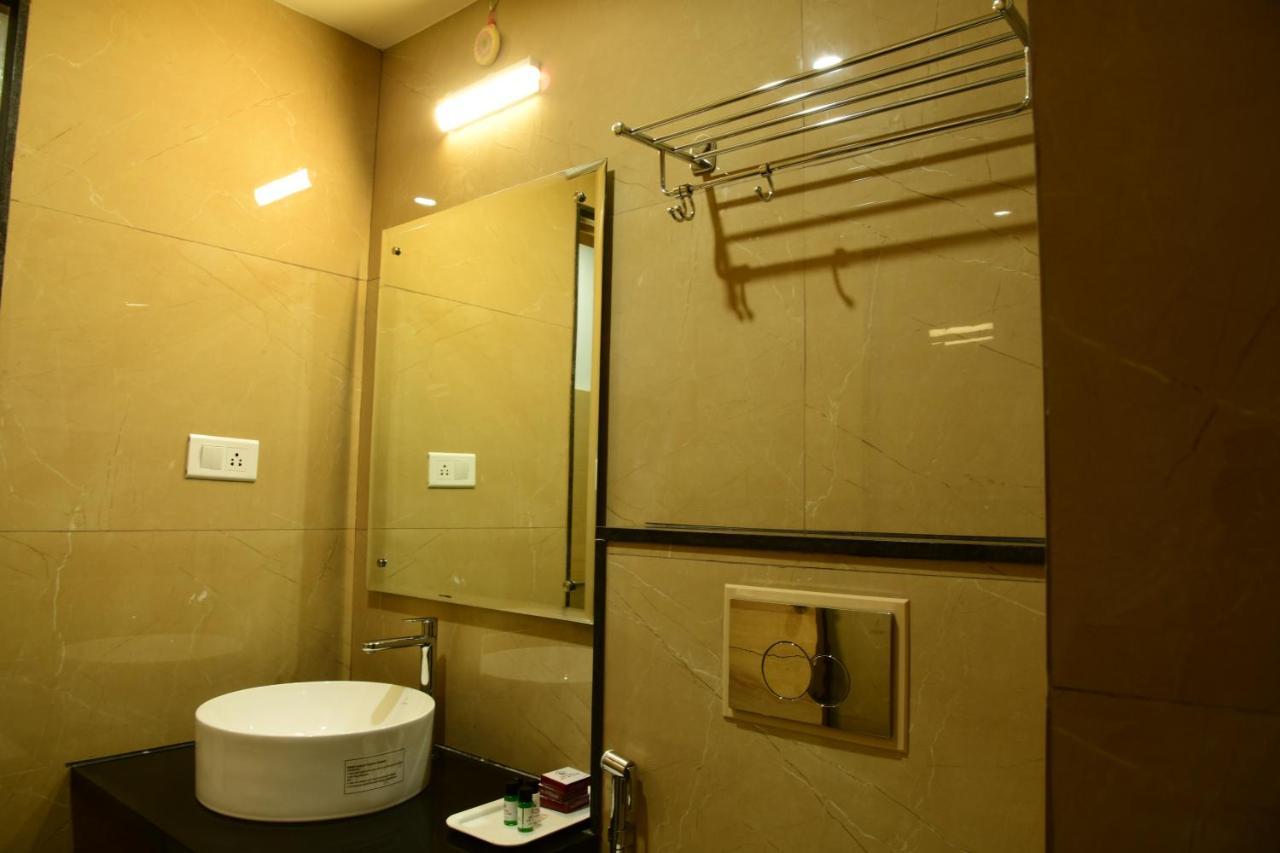 העיר בנגלור Hotel U.T.Elite מראה חיצוני תמונה
