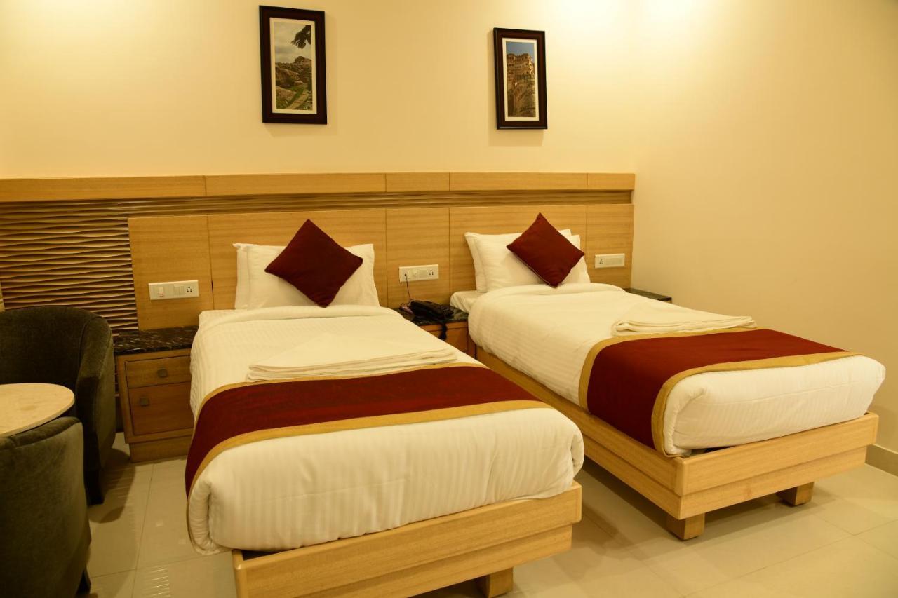 העיר בנגלור Hotel U.T.Elite מראה חיצוני תמונה