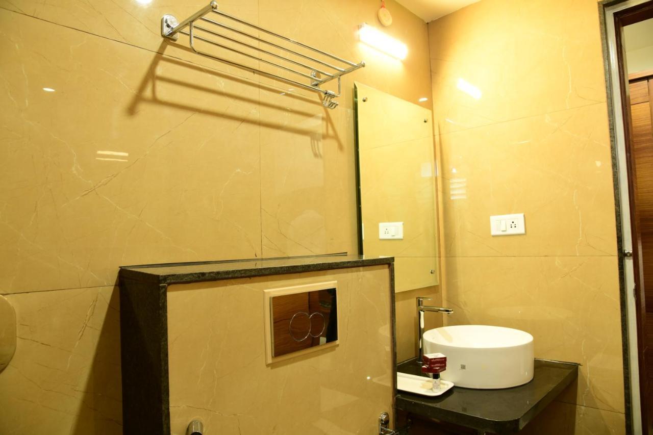 העיר בנגלור Hotel U.T.Elite מראה חיצוני תמונה