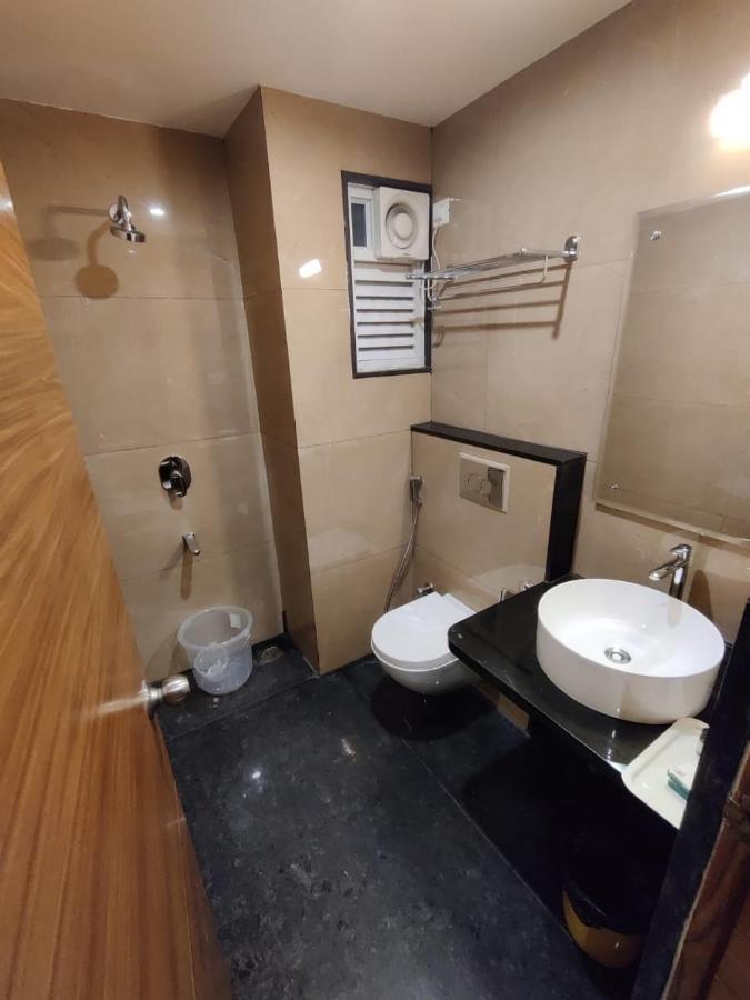 העיר בנגלור Hotel U.T.Elite מראה חיצוני תמונה
