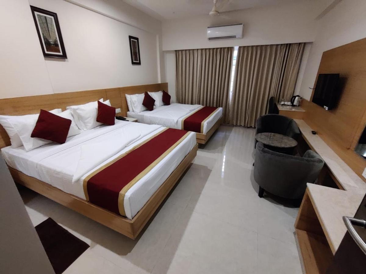 העיר בנגלור Hotel U.T.Elite מראה חיצוני תמונה